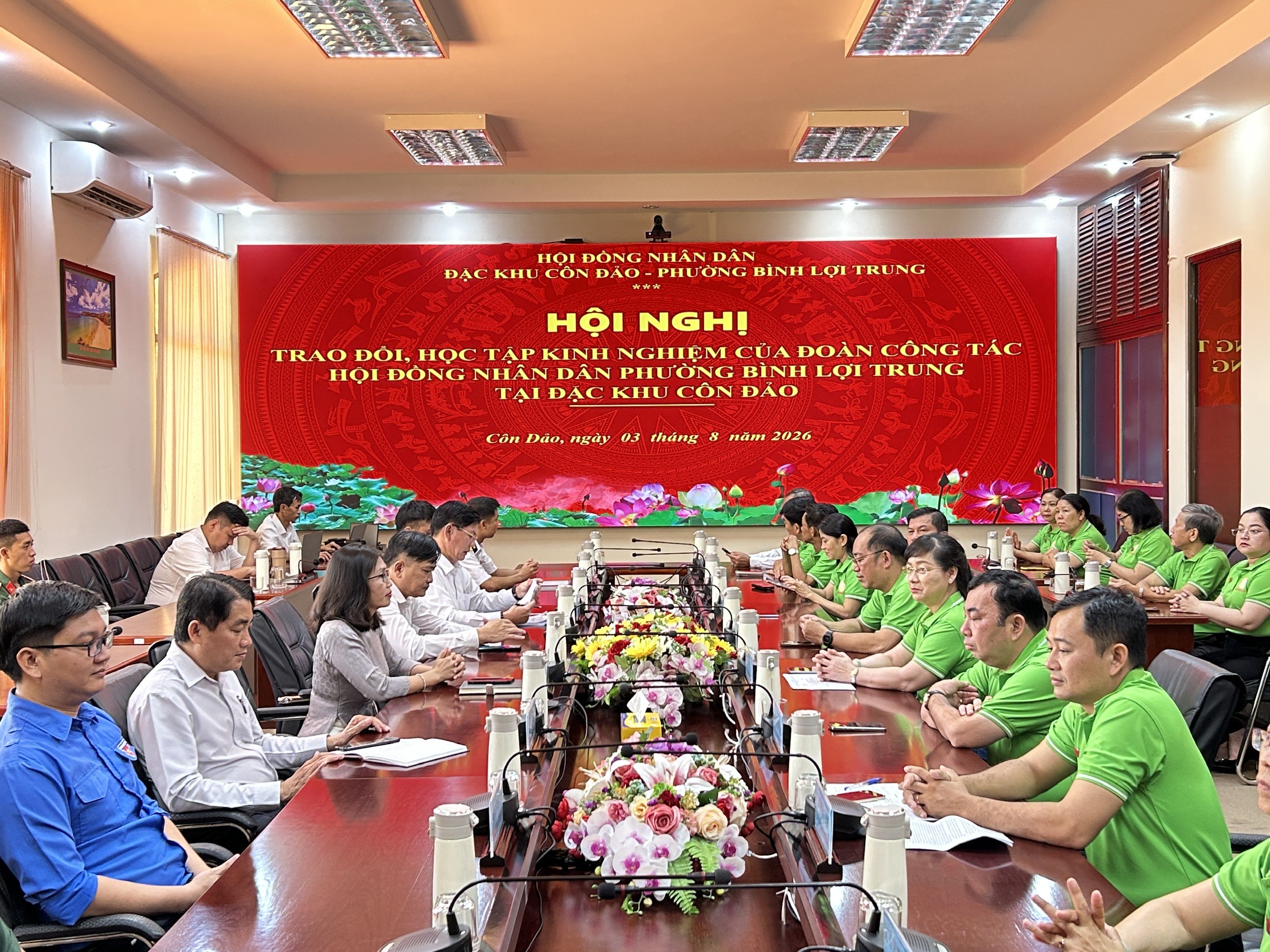 HỘI ĐỒNG NHÂN DÂN ĐẶC KHU CÔN ĐẢO TỔ CHỨC BUỔI GẶP GỠ, TRAO ĐỔI VÀ HỌC TẬP KINH NGHIỆM VỚI ĐOÀN CÔNG TÁC HĐND PHƯỜNG BÌNH LỢI TRUNG, THÀNH PHỐ HỒ CHÍ MINH