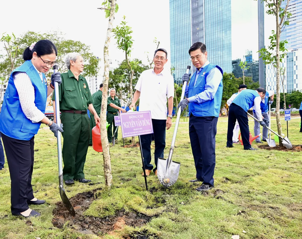 Chung tay bảo vệ môi trường vì TPHCM xanh, sạch, đẹp