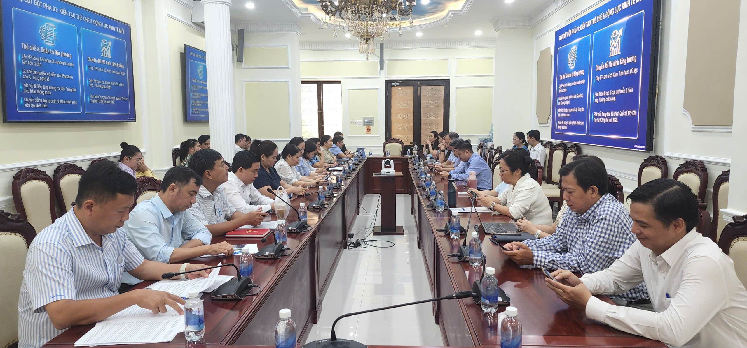 VĂN PHÒNG ĐOÀN ĐBQH VÀ HĐND TP.HCM THAM DỰ HỘI NGHỊ QUÁN TRIỆT, TRIỂN KHAI THỰC HIỆN NGHỊ QUYẾT HỘI NGHỊ LẦN THỨ BA BAN CHẤP HÀNH TRUNG ƯƠNG ĐẢNG KHÓA XIV
