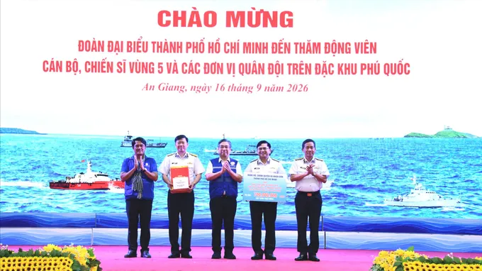 TPHCM trao tặng nhiều công trình đến cán bộ, chiến sĩ ở đặc khu Phú Quốc