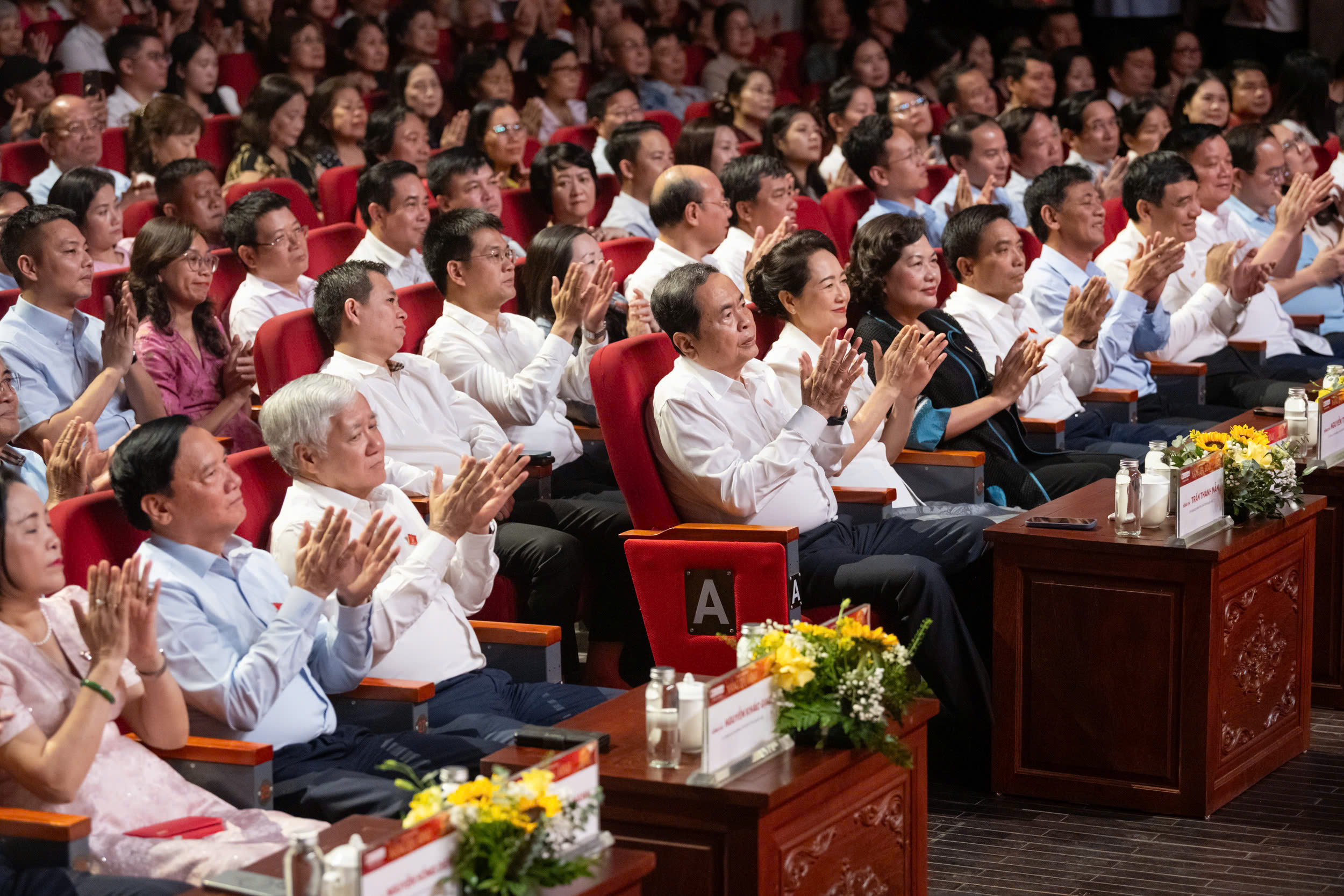 Chủ tịch Quốc hội Trần Thanh Mẫn dự Chương trình nghệ thuật chính luận "Nắng Ba Đình"