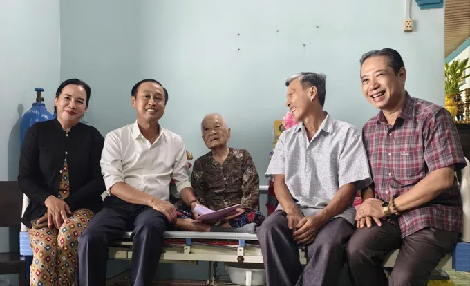 Lãnh đạo HĐND TPHCM thăm Mẹ Việt Nam Anh hùng, thương binh tiêu biểu