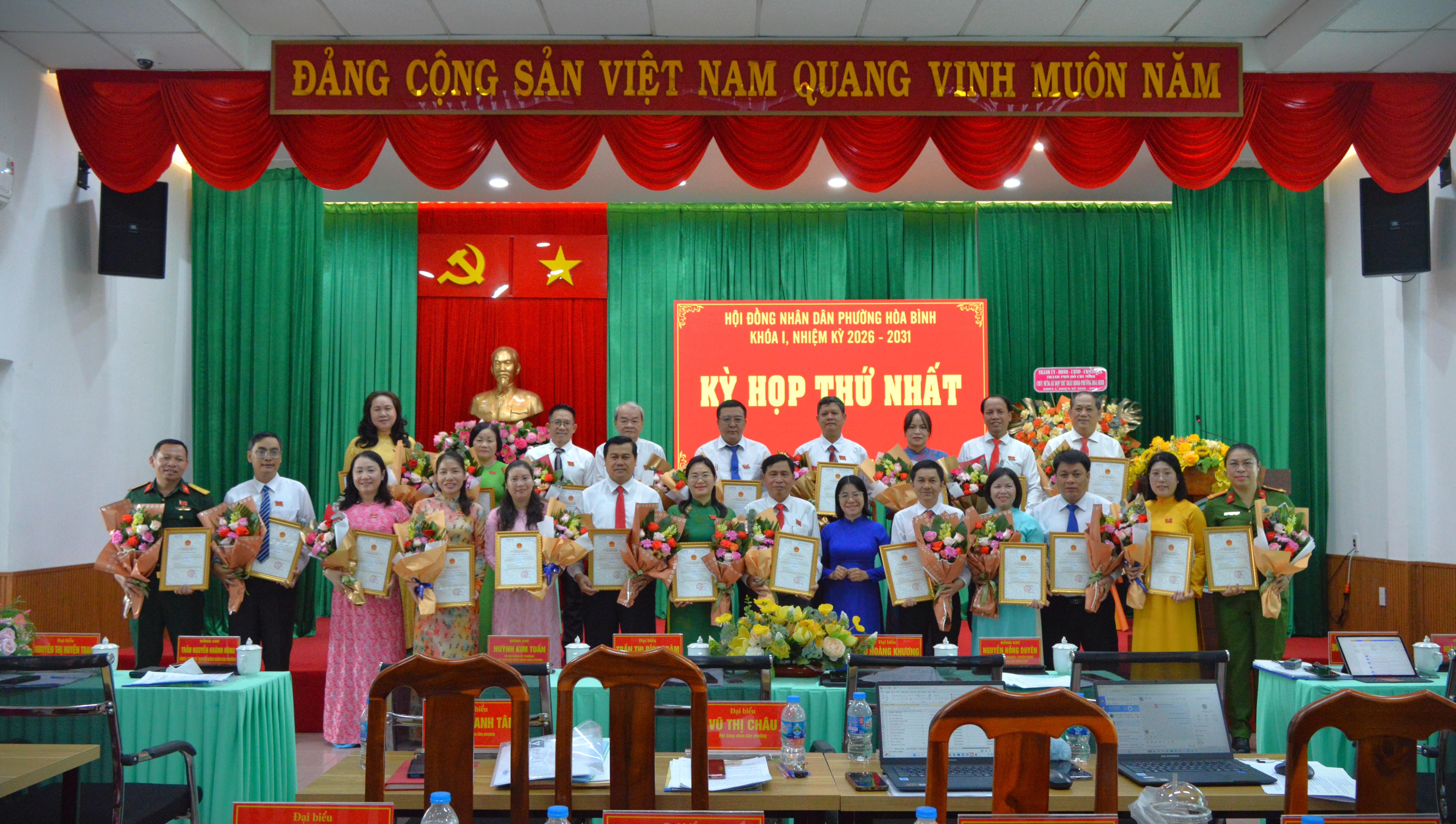 KỲ HỌP THỨ NHẤT HĐND PHƯỜNG HÒA BÌNH KHÓA I: ĐÁNH DẤU BƯỚC KHỞI ĐẦU NHIỆM KỲ MỚI VỚI NHÂN SỰ CHẤT LƯỢNG CAO