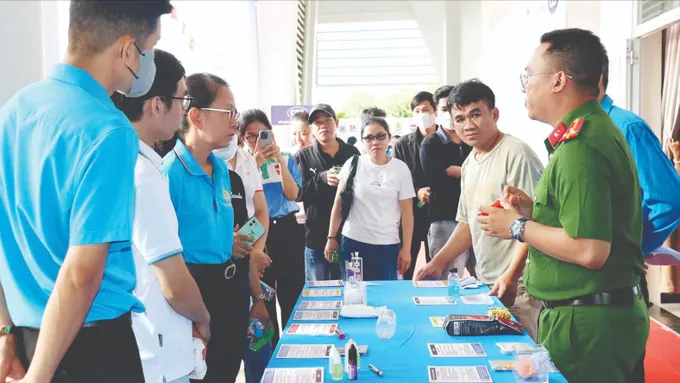 Trang bị kiến thức pháp luật cho công nhân