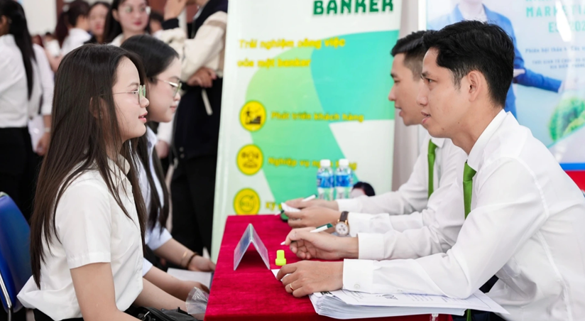Thị trường lao động TP.HCM đang 'thừa cử nhân, thiếu lao động kỹ thuật'