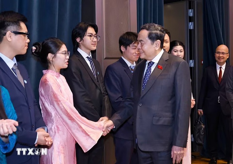 Chủ tịch Quốc hội gặp Hội sinh viên và lưu học sinh tiêu biểu của Việt Nam tại Italy