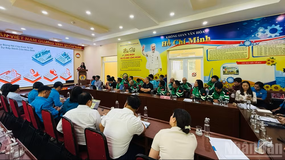 Bảo đảm an sinh cho tài xế xe công nghệ