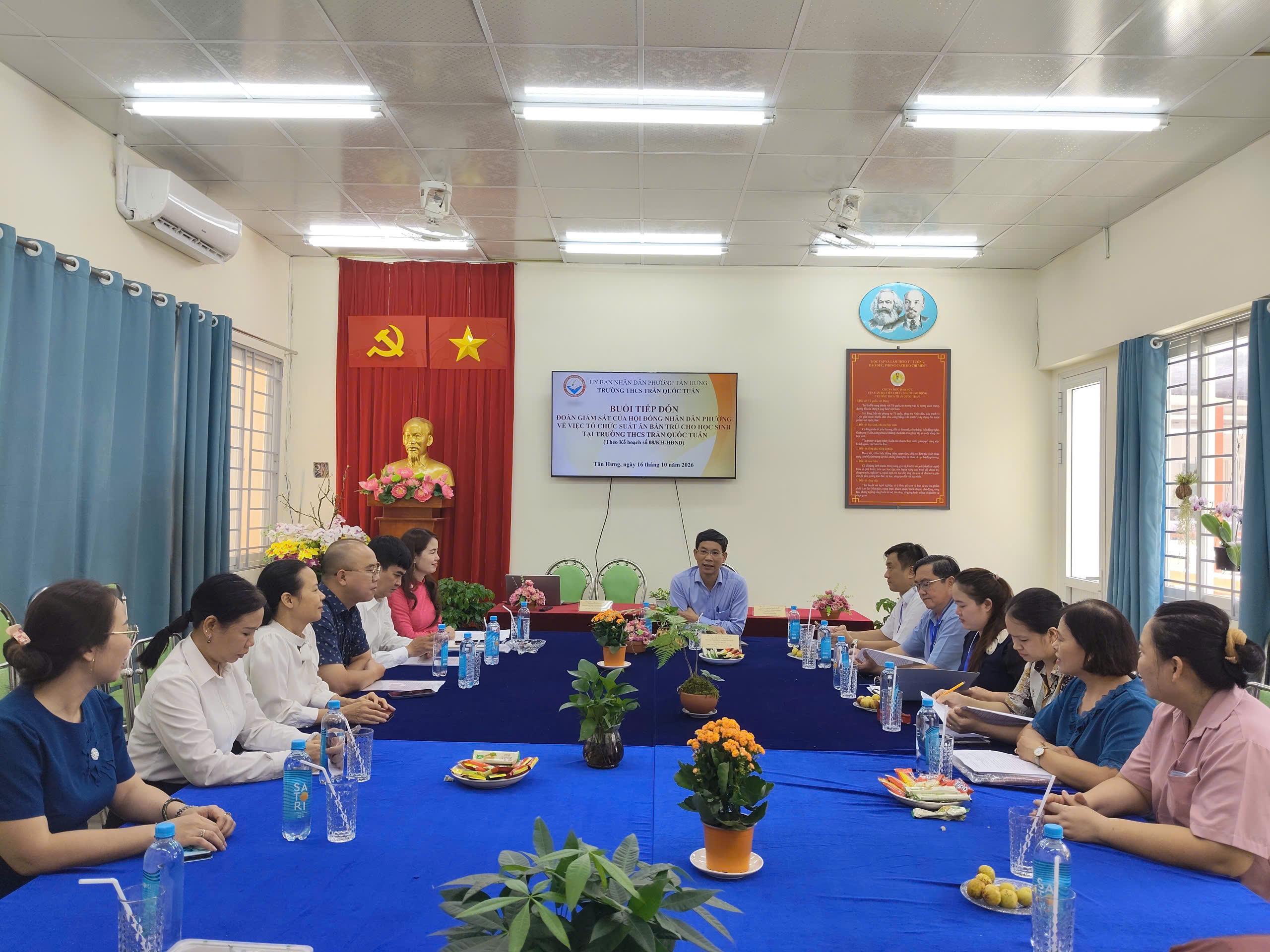 THƯỜNG TRỰC HĐND PHƯỜNG TÂN HƯNG GIÁM SÁT BỮA ĂN BÁN TRÚ TẠI TRƯỜNG THCS TRẦN QUỐC TUẤN