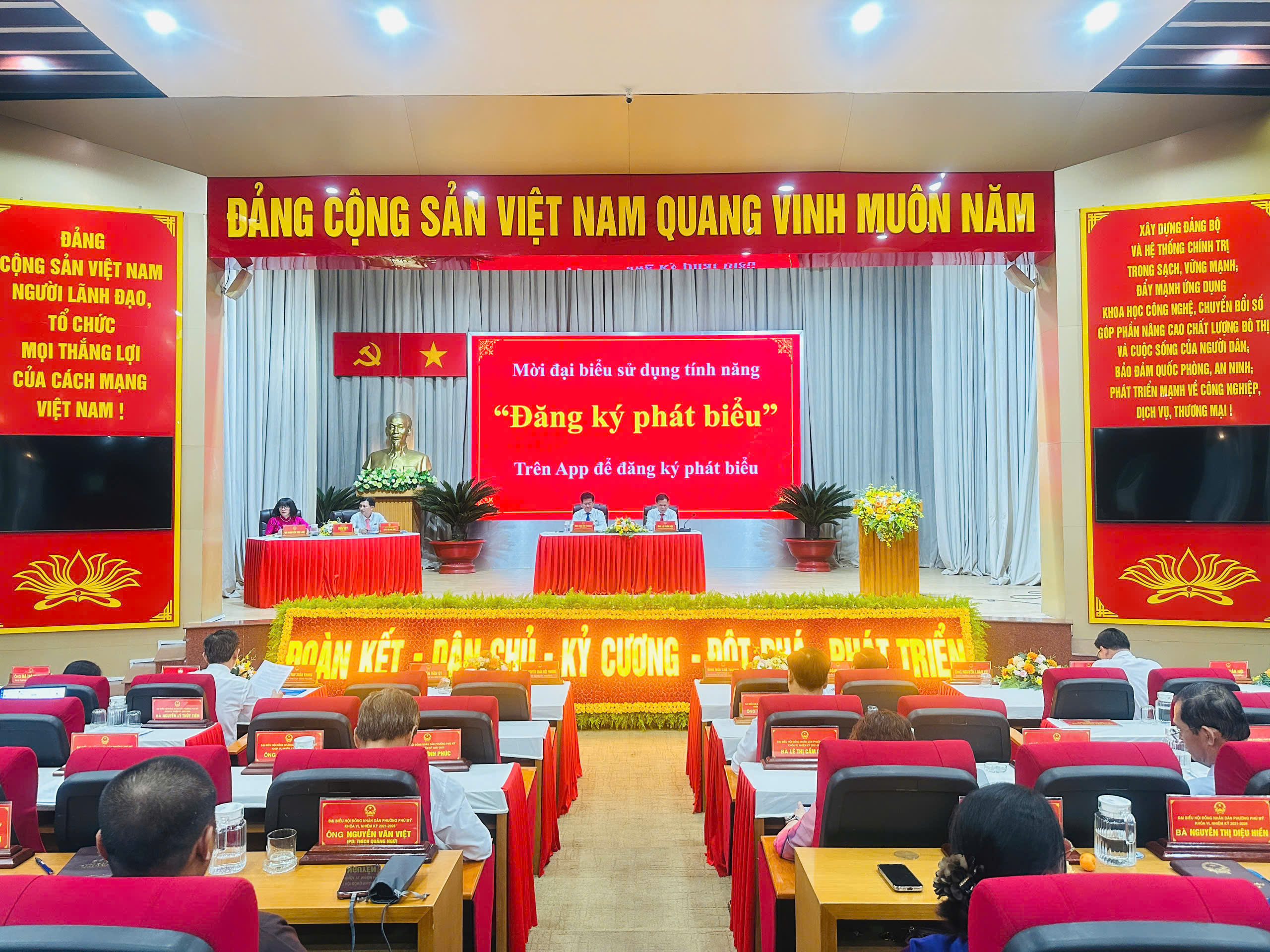 Hội đồng nhân dân phường Phú Mỹ tổ chức kỳ họp thứ Năm (Kỳ họp thường lệ cuối năm 2025), sử dụng Nền tảng số Hội đồng nhân dân thành phố Hồ Chí Minh thông qua các Nghị quyết quan trọng