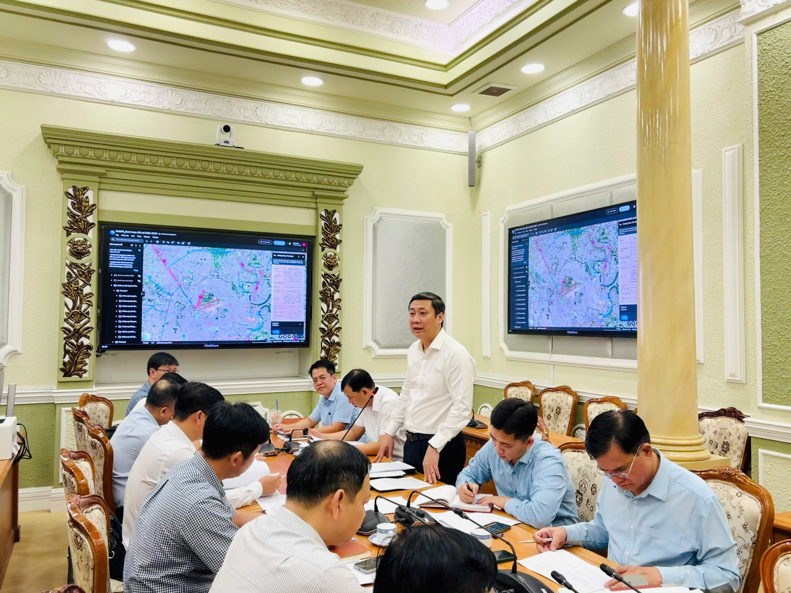 Khảo sát các điểm nghẽn giao thông để tháo gỡ “nút thắt” phát triển  của Thành phố