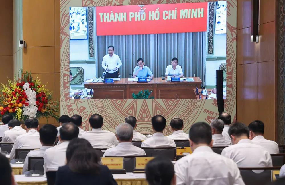 Chủ tịch UBND TPHCM nêu 3 giải pháp để thực hiện mục tiêu tăng trưởng 2 con số