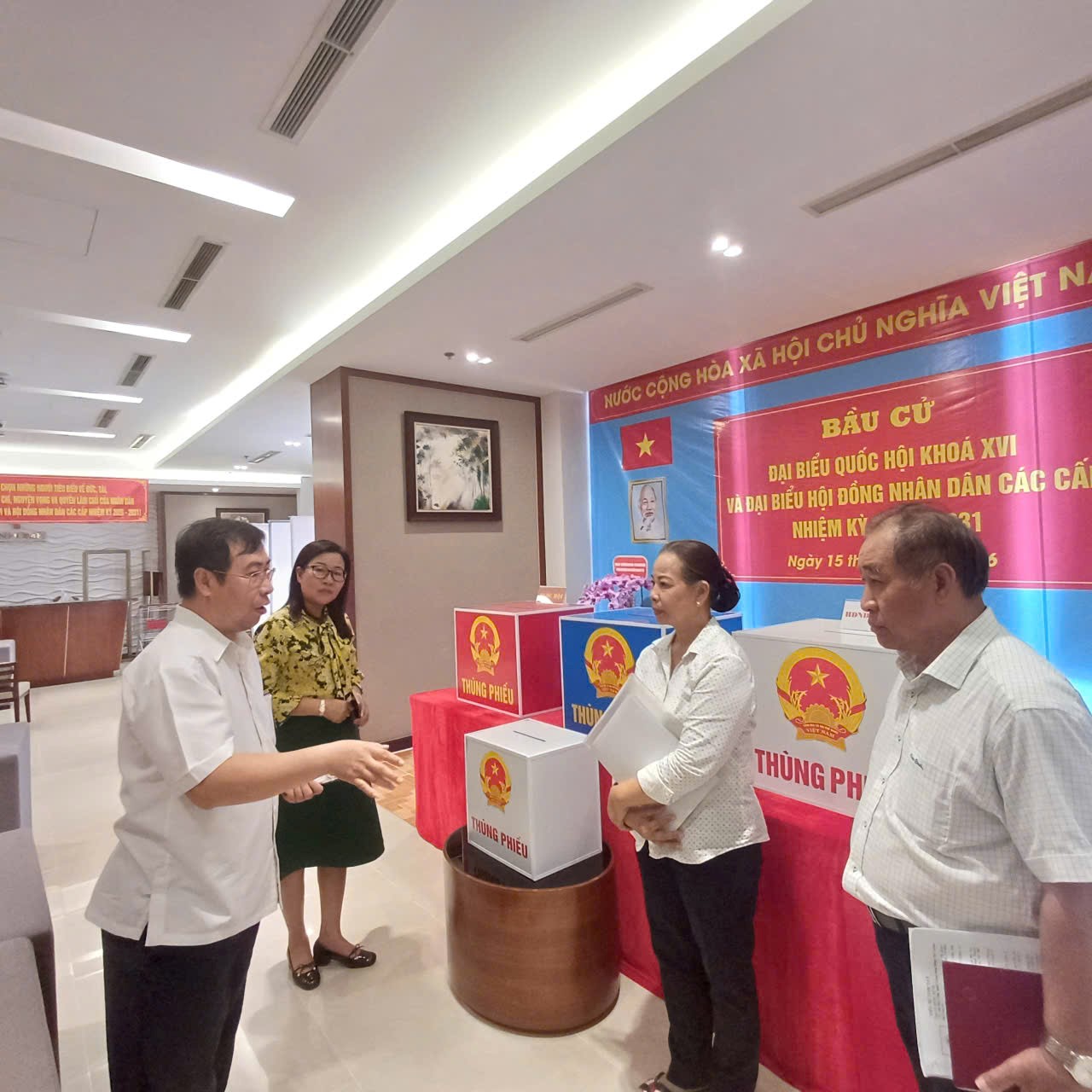 Đơn vị bầu cử số 9 -  Ban Bầu cử đại biểu Quốc hội khóa XVI kiểm tra công tác chuẩn bị bầu cử tại một số phường trên địa bàn Thành phố