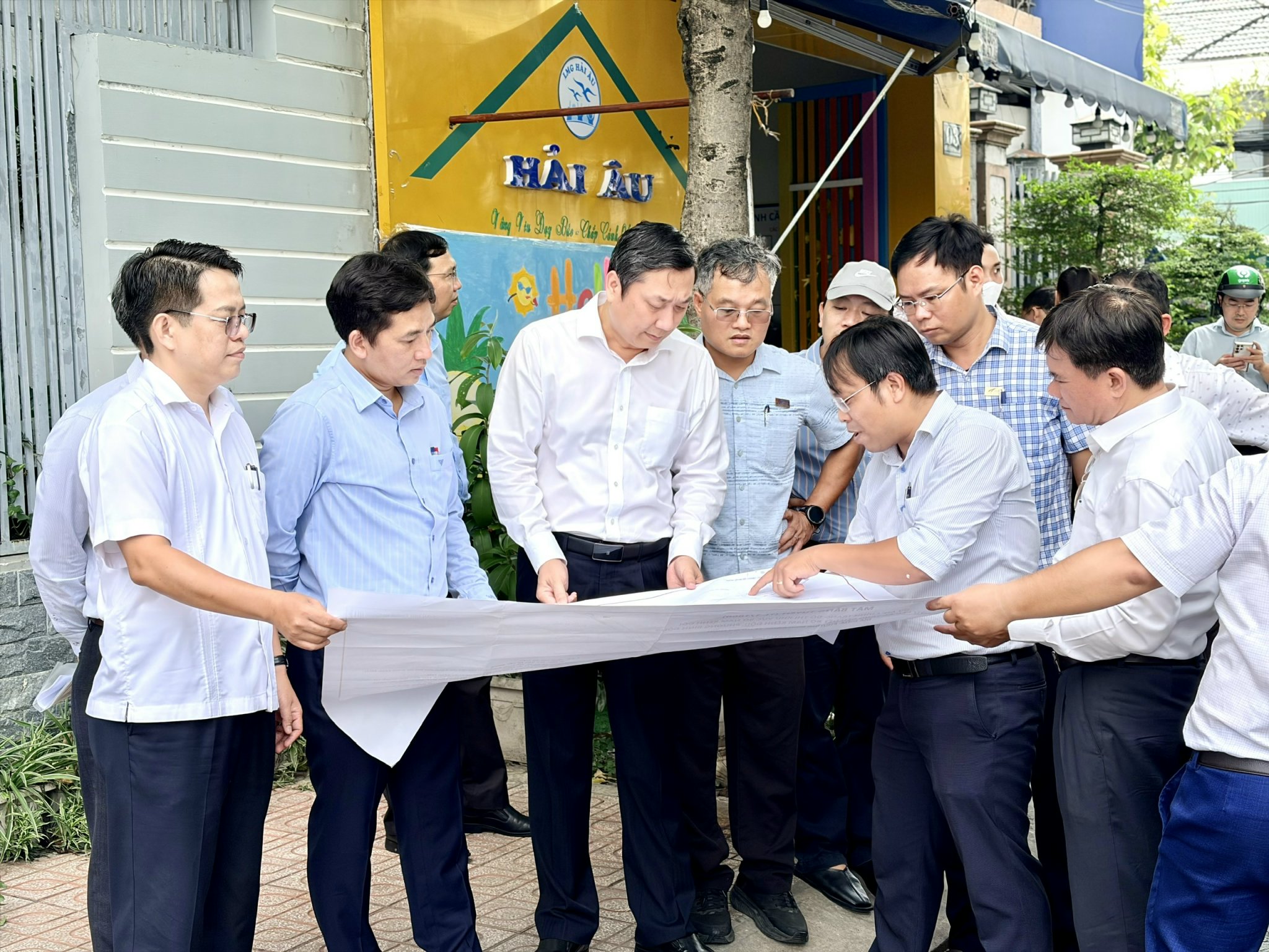BAN KINH TẾ - NGÂN SÁCH HĐND THÀNH PHỐ KHẢO SÁT 04 DỰ ÁN CHỈNH TRANG ĐÔ THỊ KHU VỰC BỜ NAM KÊNH ĐÔI