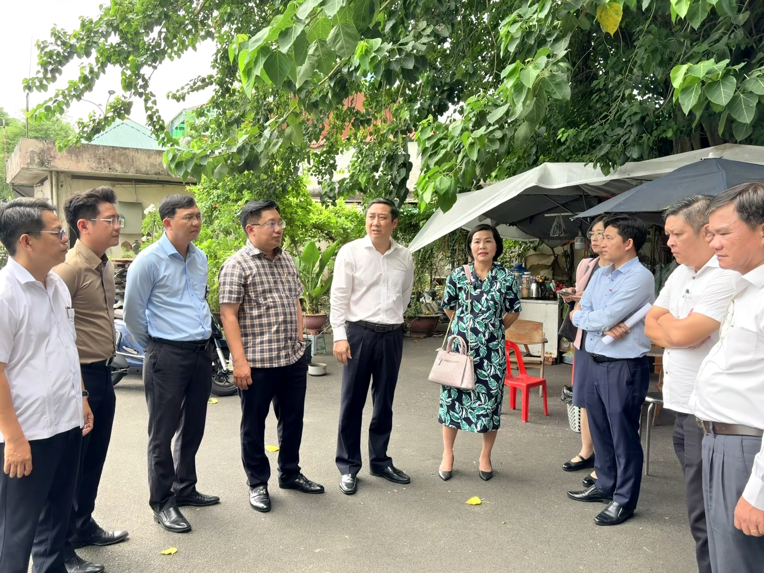 BAN KINH TẾ - NGÂN SÁCH HĐND THÀNH PHỐ KHẢO SÁT THỰC ĐỊA 02 KHU ĐẤT DỰ KIẾN THANH TOÁN HỢP ĐỒNG BT DỰ ÁN GIẢI QUYẾT NGẬP DO TRIỀU