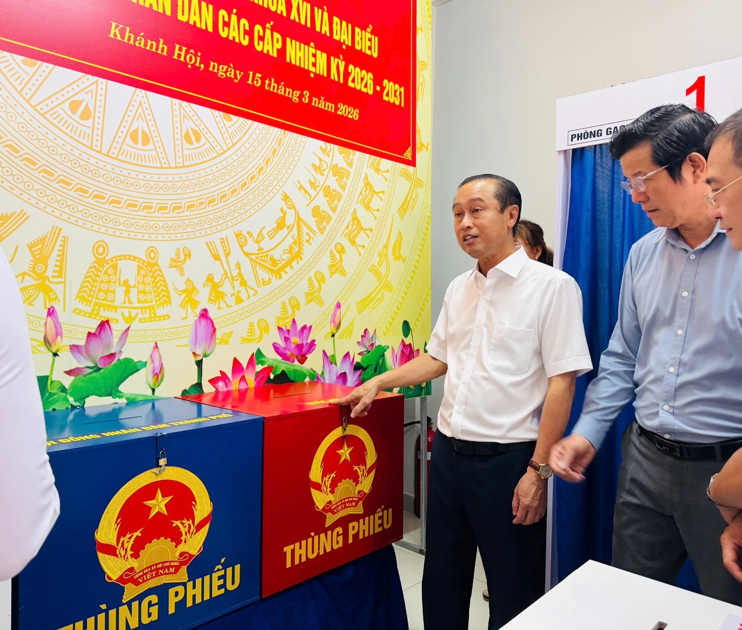 Phó Chủ tịch Hội đồng nhân dân Thành phố kiểm tra công tác chuẩn bị bầu cử tại một số phường trên địa bàn Thành phố