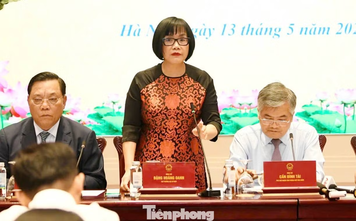 Thứ trưởng Bộ Tư pháp: Nếu đã có dữ liệu, không được yêu cầu người dân cung cấp nhiều loại giấy tờ