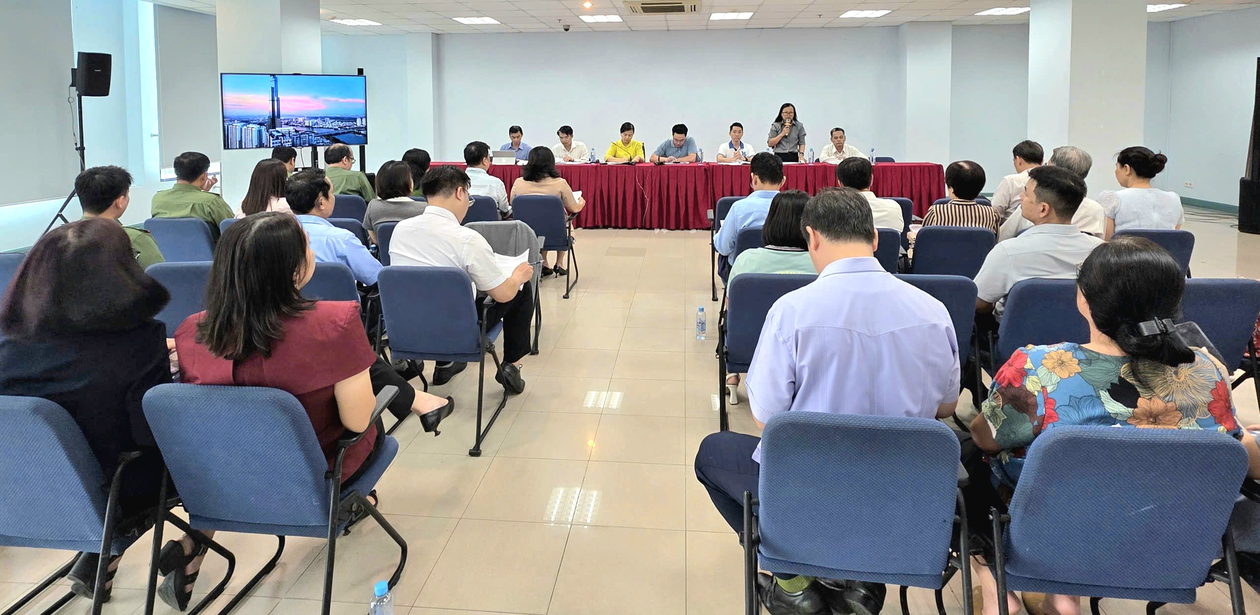 HỘI ĐỒNG NHÂN DÂN TP. HỒ CHÍ MINH TỔ CHỨC TỔNG DUYỆT CHƯƠNG TRÌNH “DÂN HỎI – CHÍNH QUYỀN TRẢ LỜI” THÁNG 9/2026: XÃ HỘI HÓA HỖ TRỢ GIẢI QUYẾT THỦ TỤC HÀNH CHÍNH