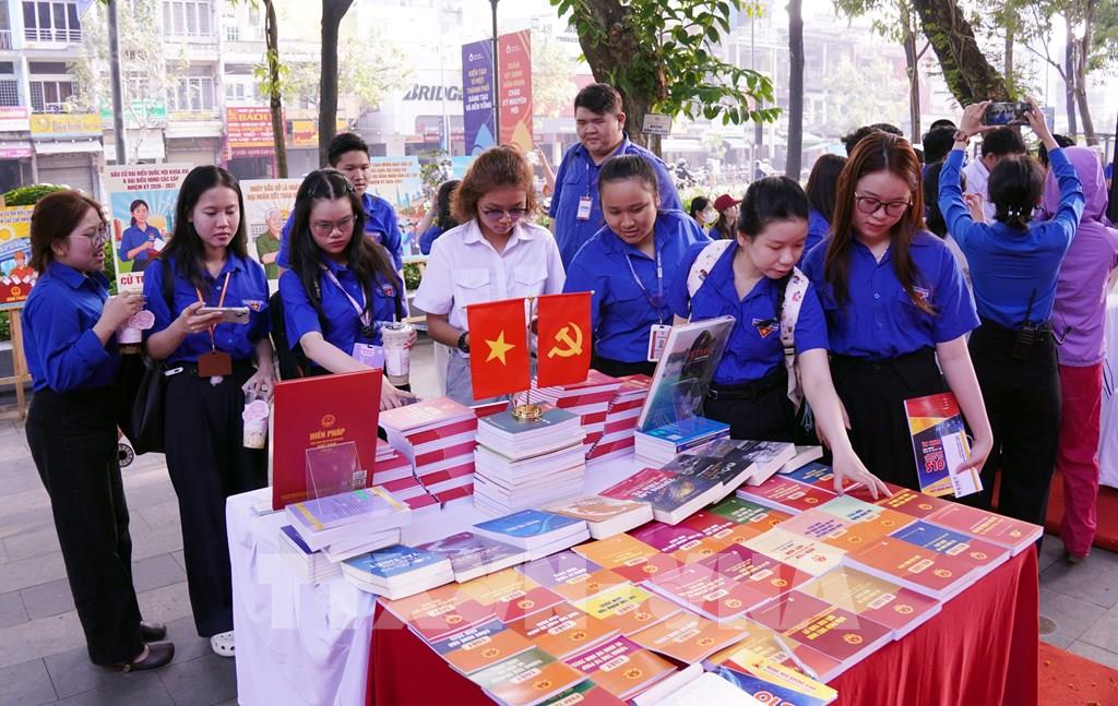 Triệu lá phiếu, một niềm tin