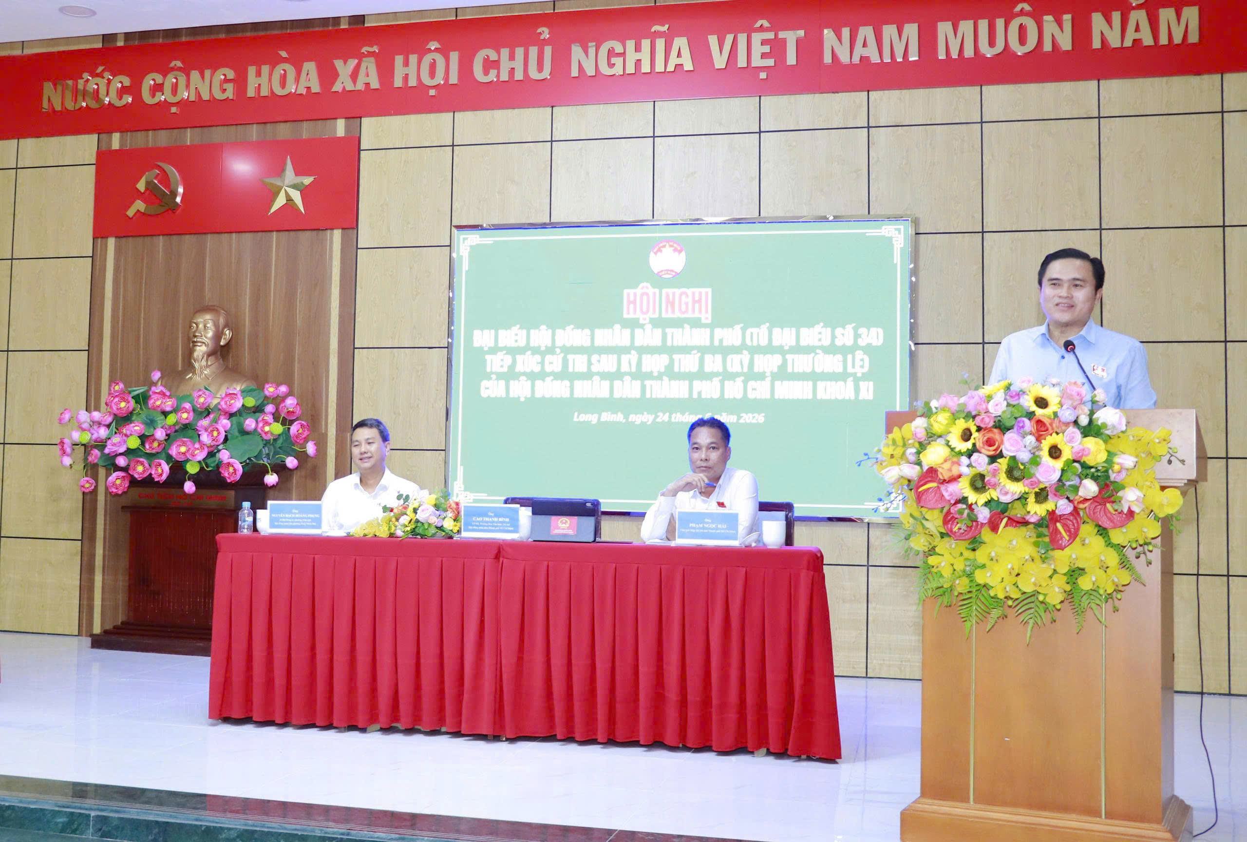 TỔ ĐẠI BIỂU HỘI ĐỒNG NHÂN DÂN TPHCM SỐ 34 TIẾP XÚC CỬ TRI SAU KỲ HỌP THƯỜNG LỆ GIỮA NĂM 2026 (KỲ HỌP THỨ 3 HĐND TPHCM KHOÁ XI NHIỆM KỲ 2026 – 2031)