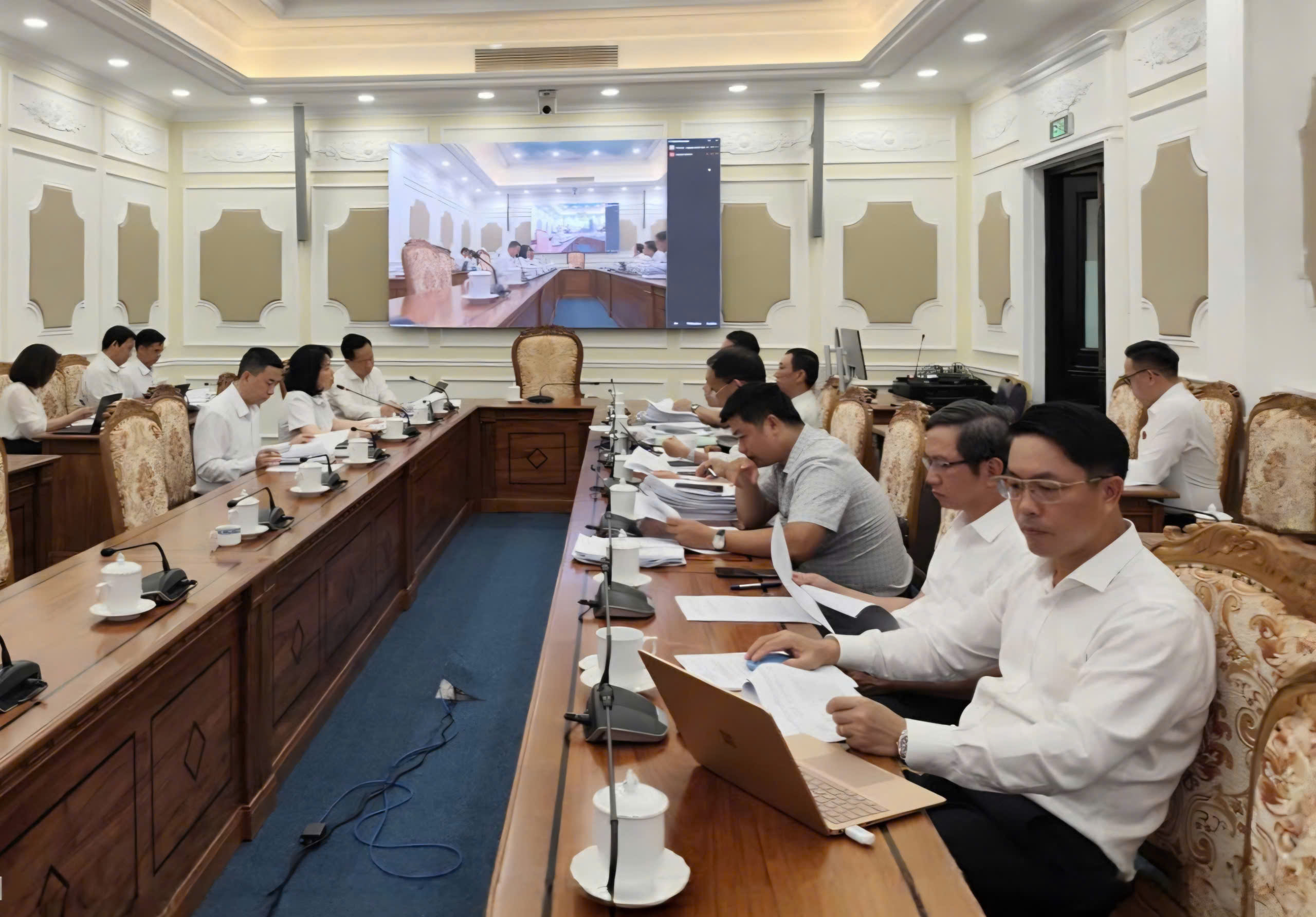 THẨM TRA DỰ THẢO NGHỊ QUYẾT VỀ CÁC CÔNG TRÌNH, DỰ ÁN CẦN THU HỒI ĐẤT