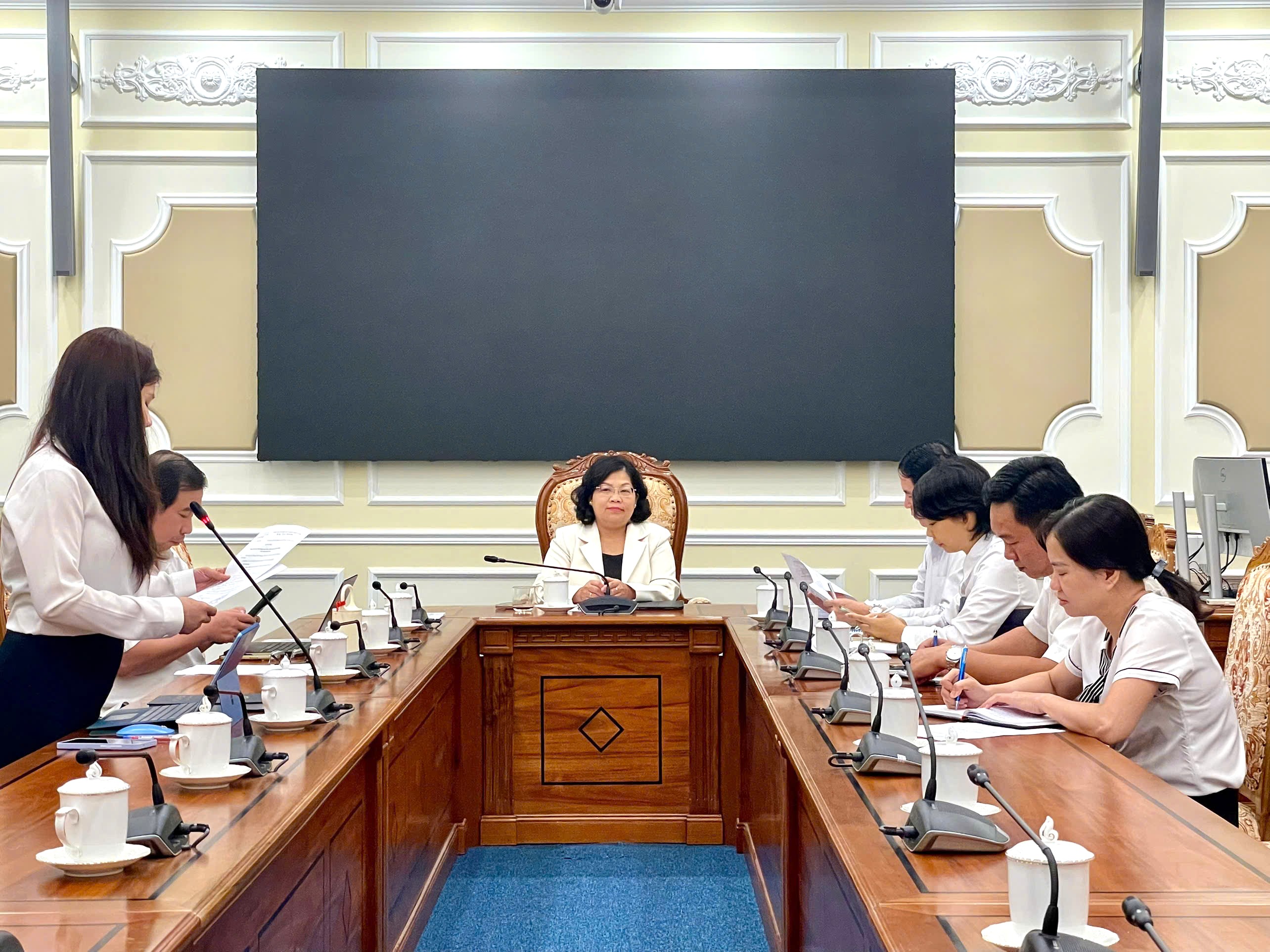 THƯỜNG TRỰC HĐND THÀNH PHỐ KHẢO SÁT CHẾ ĐỘ, CHÍNH SÁCH ĐỐI VỚI CHỨC DANH HĐND CẤP XÃ VÀ NGƯỜI HOẠT ĐỘNG Ở KHU PHỐ, ẤP