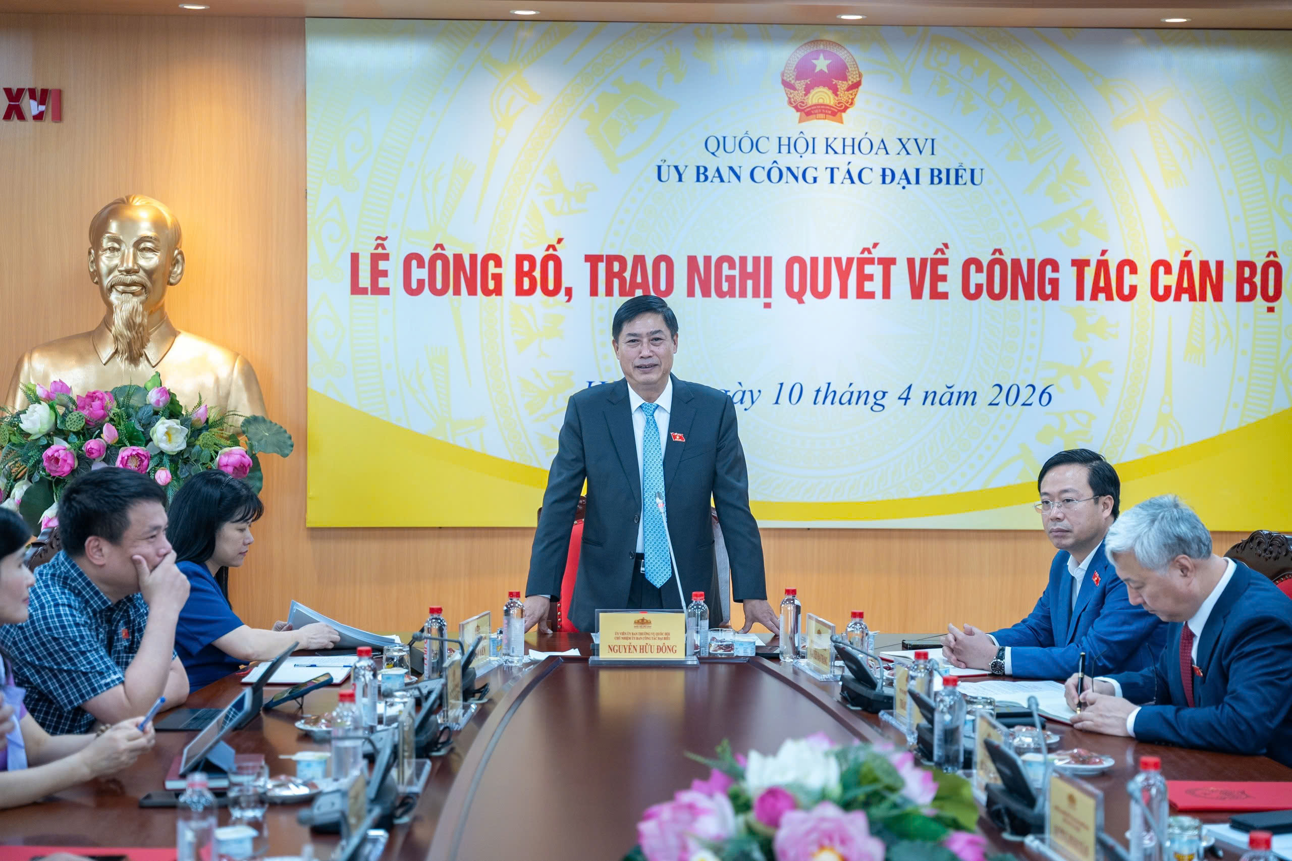 Ủy ban Công tác đại biểu của Quốc hội tổ chức Lễ công bố, trao Nghị quyết của Ủy ban Thường vụ Quốc hội về công tác cán bộ