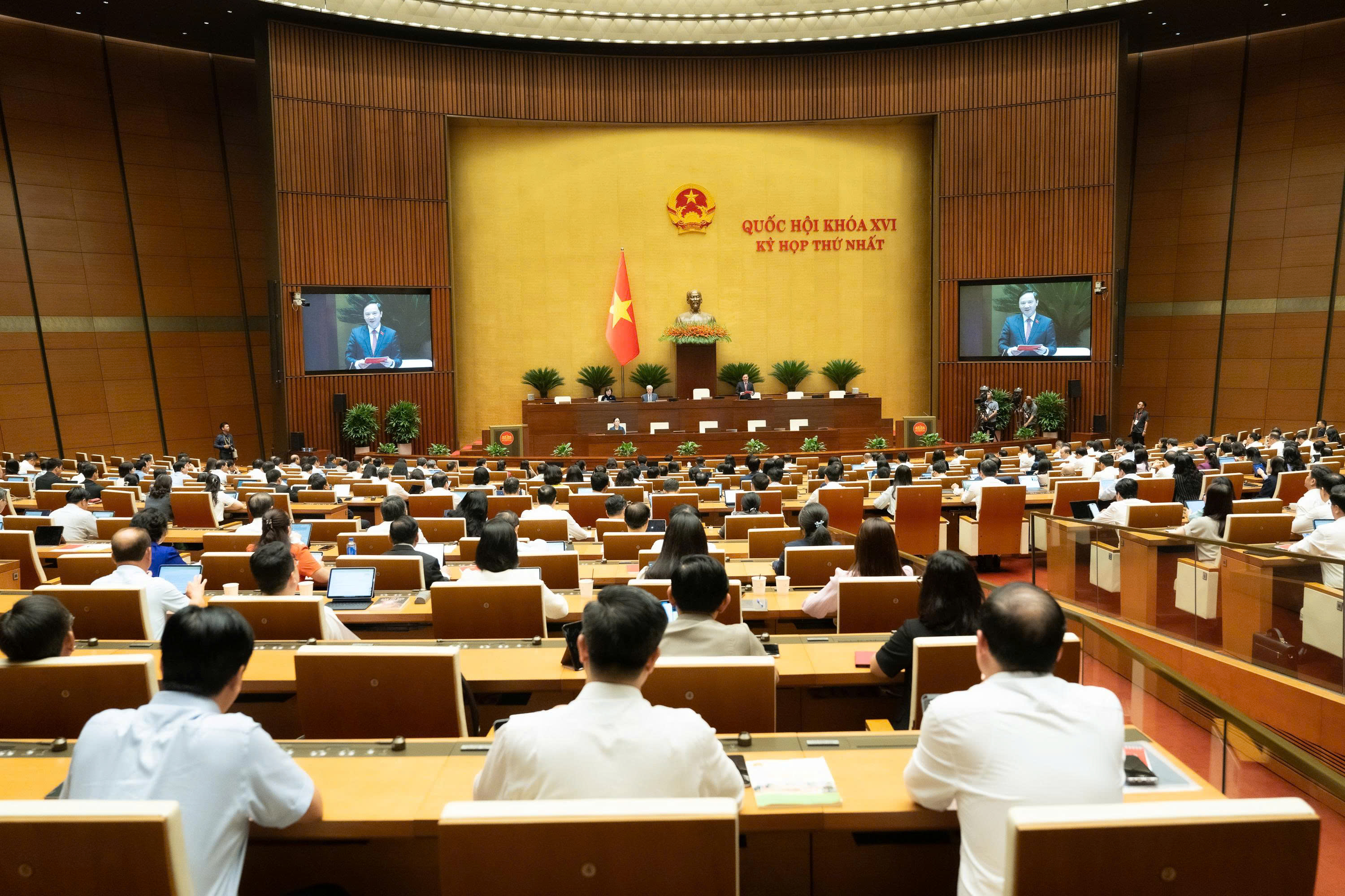 Quốc hội sửa đổi, bổ sung Chương trình Kỳ họp thứ Nhất, Quốc hội khóa XVI