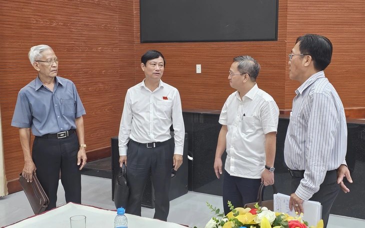 TP.HCM sắp miễn phí vé xe buýt, ưu tiên xây trường ở 42 'điểm nóng'