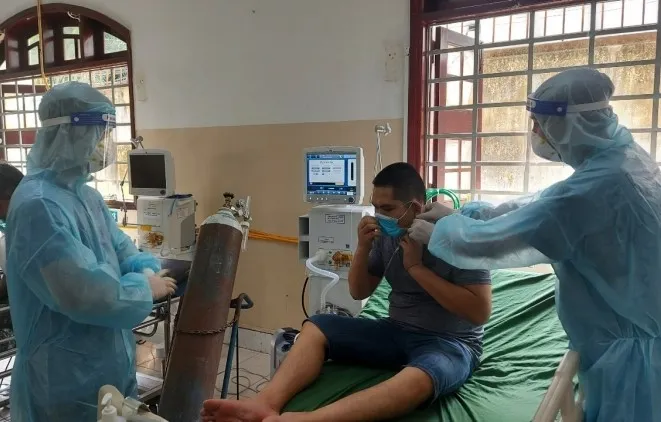 Số người mắc Covid-19 và cúm mùa liên tục tăng cao, Bộ Y tế khuyến cáo khẩn