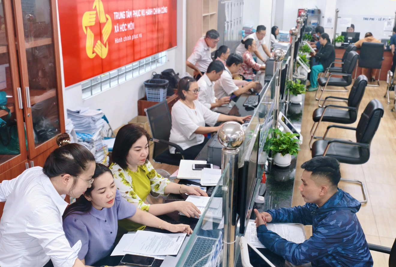 Phân cấp cho chủ tịch UBND cấp xã ở TP.HCM tiếp nhận, điều động, biệt phái, kỷ luật công chức