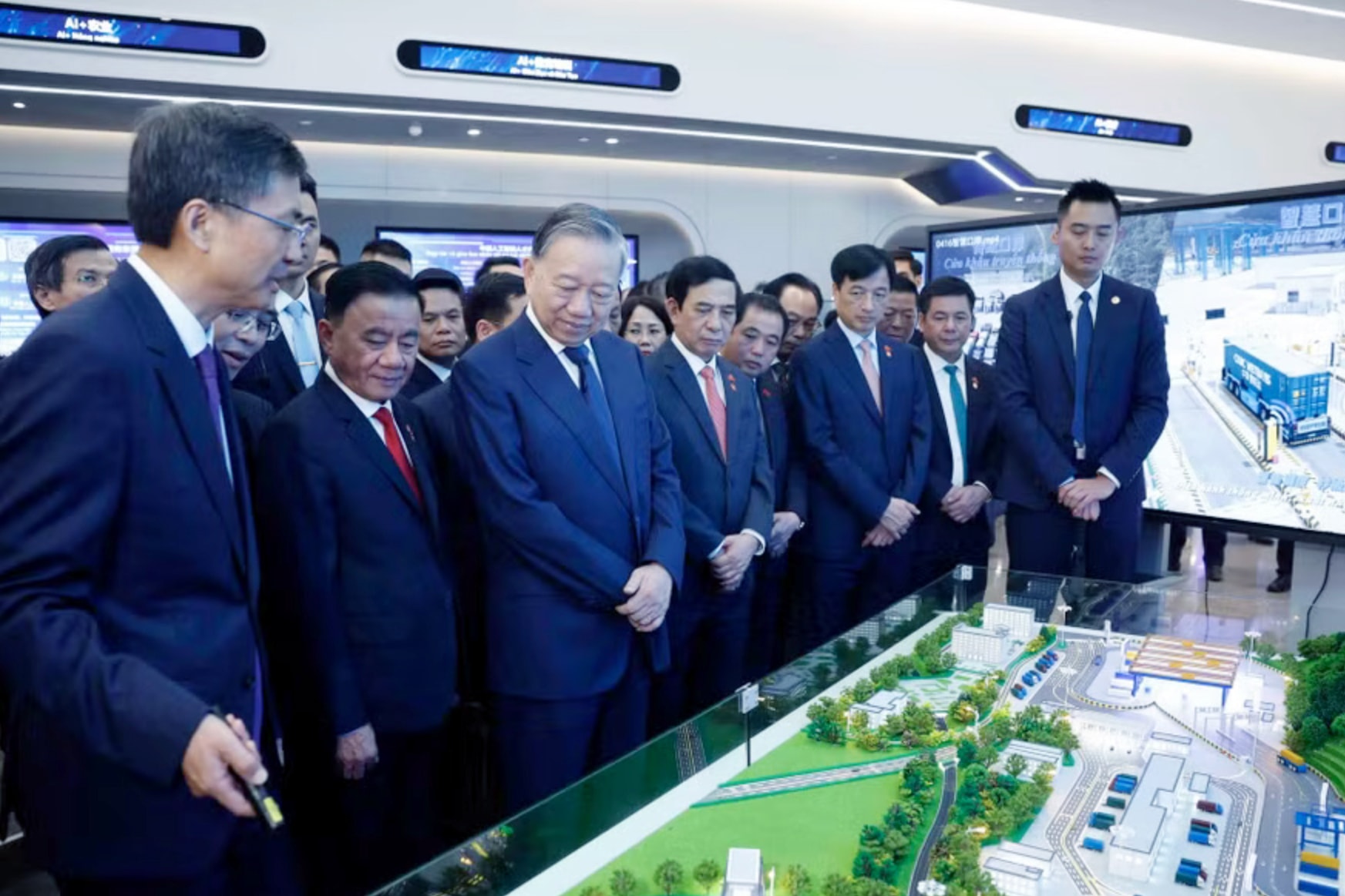 Tự hào tiến vào kỷ nguyên mới