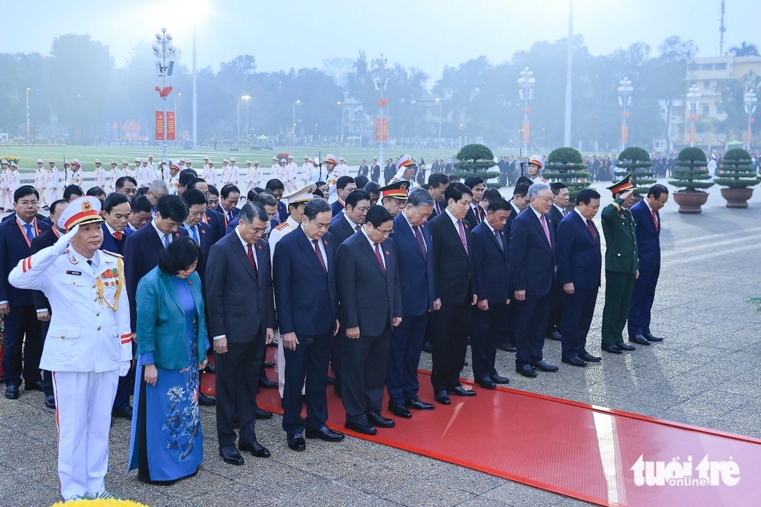 Lãnh đạo Đảng, Nhà nước, đại biểu dự Đại hội XIV của Đảng vào lăng viếng Chủ tịch Hồ Chí Minh