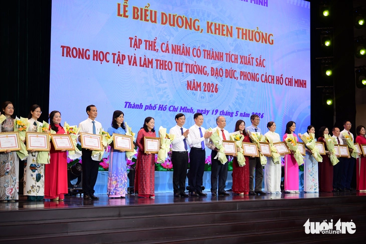 TP.HCM biểu dương, khen thưởng 358 tập thể, cá nhân điển hình học tập và làm theo Bác Hồ