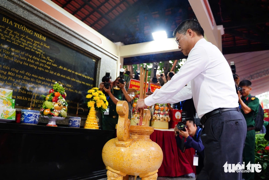 Thủ tướng Lê Minh Hưng dâng hương và dự lễ tìm kiếm, quy tập hài cốt liệt sĩ công viên Lê Thị Riêng