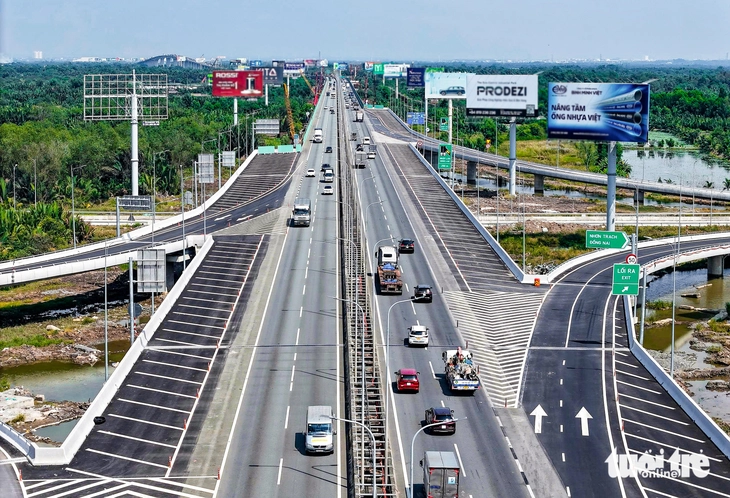 Tiến độ các dự án giao thông trọng điểm ở TP.HCM hiện ra sao?
