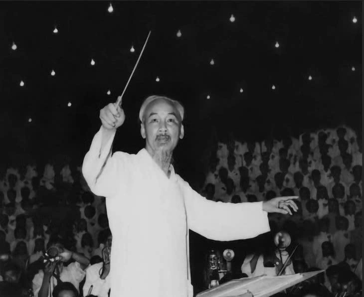 Nhìn lại ‘51 năm bản hùng ca đất nước’ qua những bức ảnh xúc động