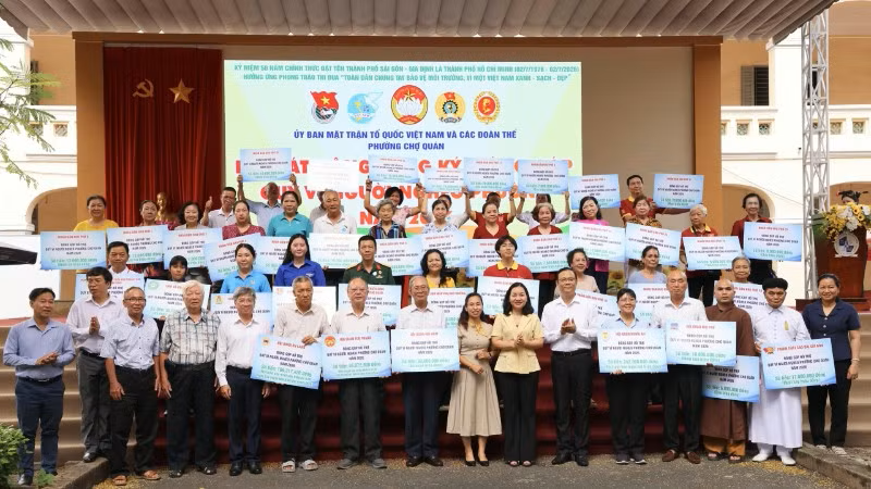 Đồng loạt ra quân thi đua chào mừng 50 năm Thành phố mang tên Bác