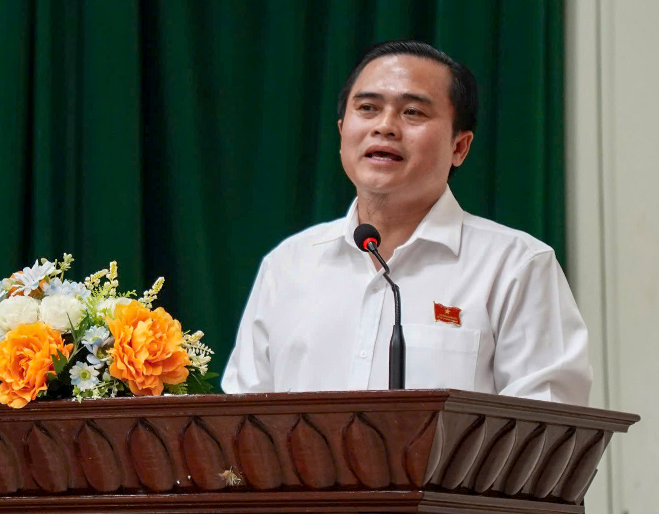 'Người đại biểu phải không ngại va chạm, không chỉ là bồ câu đưa thư'