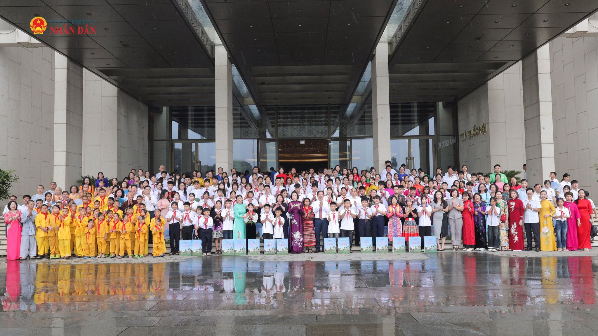 Phó Chủ tịch Quốc hội Nguyễn Thị Thanh gặp mặt trẻ em khuyết tật, mồ côi có hoàn cảnh khó khăn