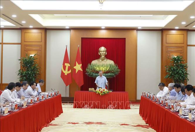Đổi mới mô hình phát triển đất nước: Lấy con người làm trung tâm, mục tiêu và động lực