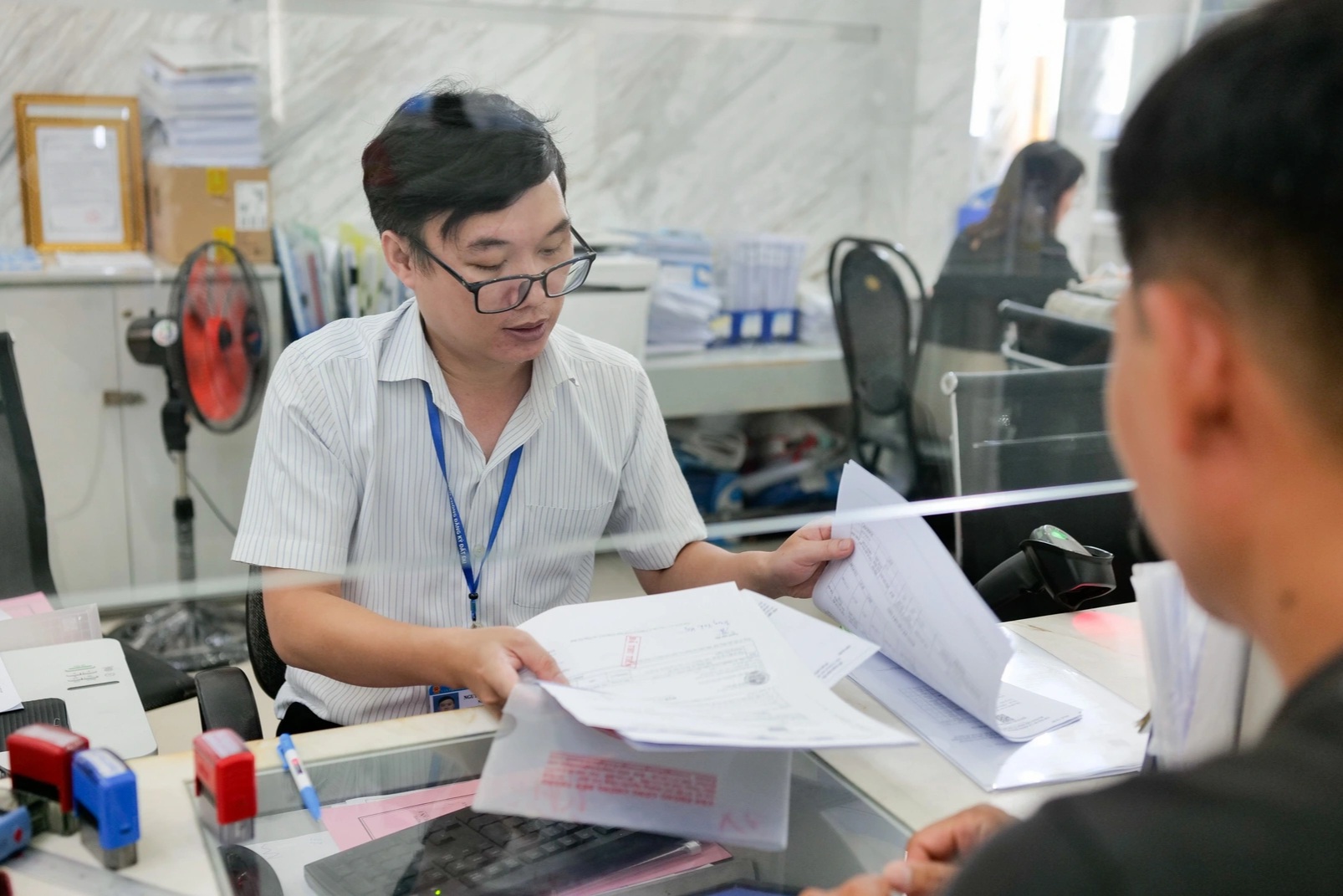 Áp lực mới buộc cán bộ cơ sở phải nỗ lực thích nghi