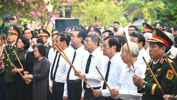 Lãnh đạo Đảng, Nhà nước và TPHCM dâng hoa, dâng hương tưởng niệm Cố Tổng Bí thư Trần Phú cùng các Anh hùng liệt sĩ