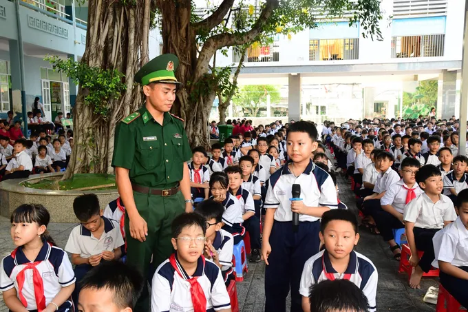 Tuyên truyền về Chủ tịch Hồ Chí Minh cho hơn 1.500 cán bộ, giáo viên, học sinh