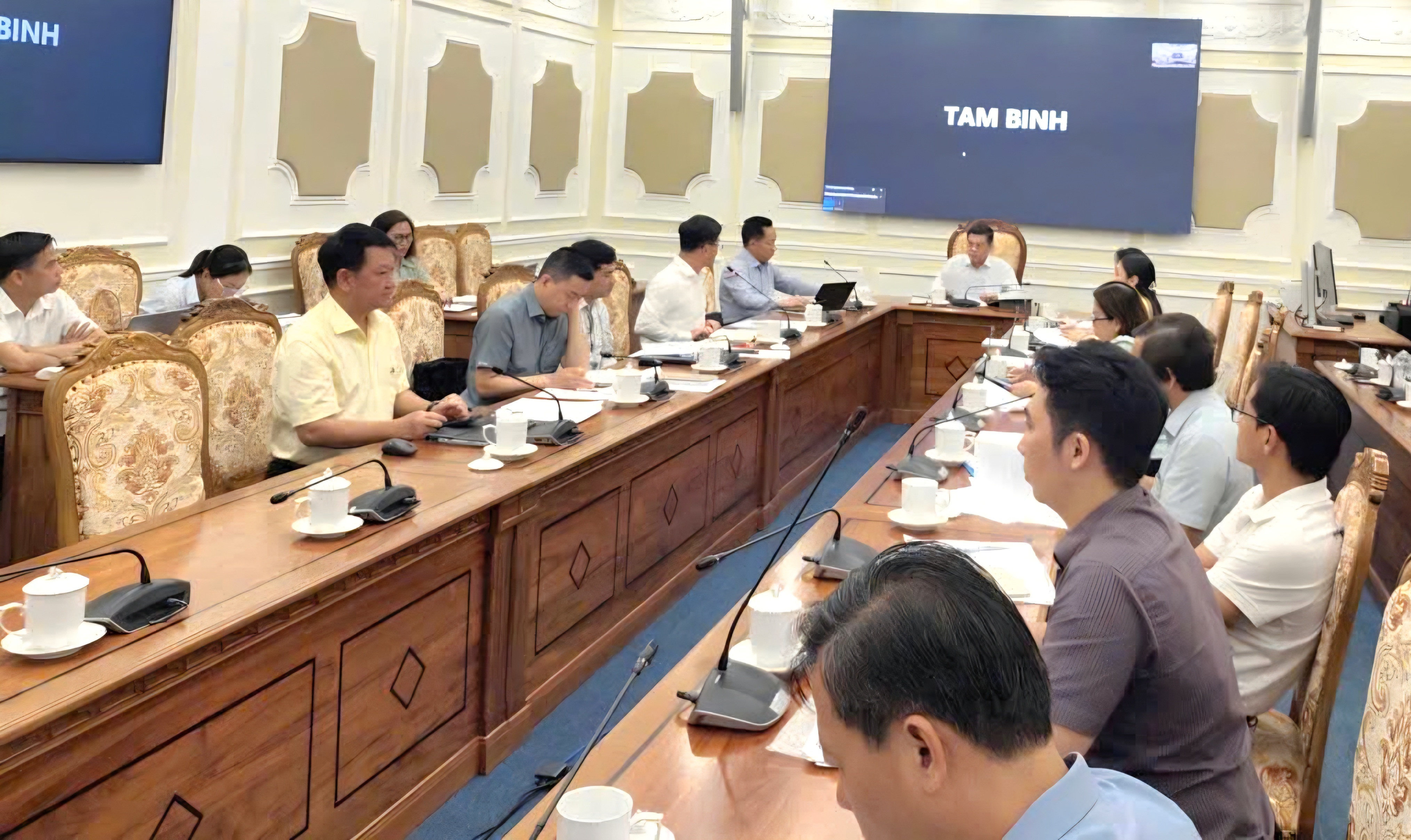BAN ĐÔ THỊ HĐND TP.HCM HỌP THẨM TRA DỰ THẢO NGHỊ QUYẾT VỀ DANH MỤC CÁC DỰ ÁN ĐƯỢC TỔ CHỨC THỰC HIỆN TRƯỚC VIỆC ĐIỀU TRA, KHẢO SÁT, GHI NHẬN HIỆN TRẠNG, ĐO ĐẠC, KIỂM ĐẾM, THỐNG KÊ, PHÂN LOẠI DIỆN TÍCH THU HỒI ĐẤT VÀ TÀI SẢN GẮN LIỀN VỚI ĐẤT THU HỒI TRÊN ĐỊA BÀN THÀNH PHỐ