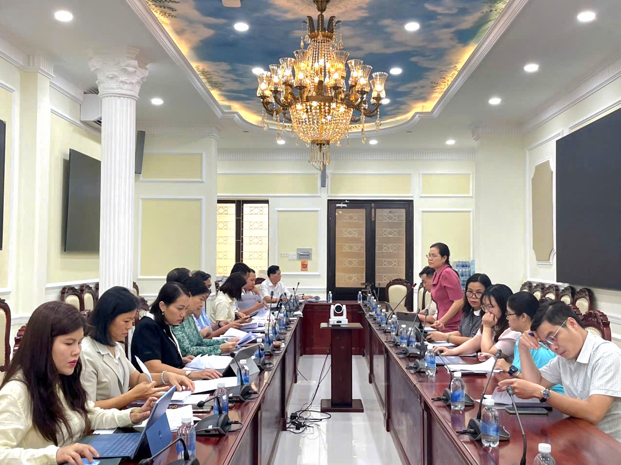 BAN PHÁP CHẾ HĐND THÀNH PHỐ THẨM TRA DỰ THẢO NGHỊ QUYẾT TỔ CHỨC THI HÀNH LUẬT PHÁT TRIỂN ĐÔ THỊ