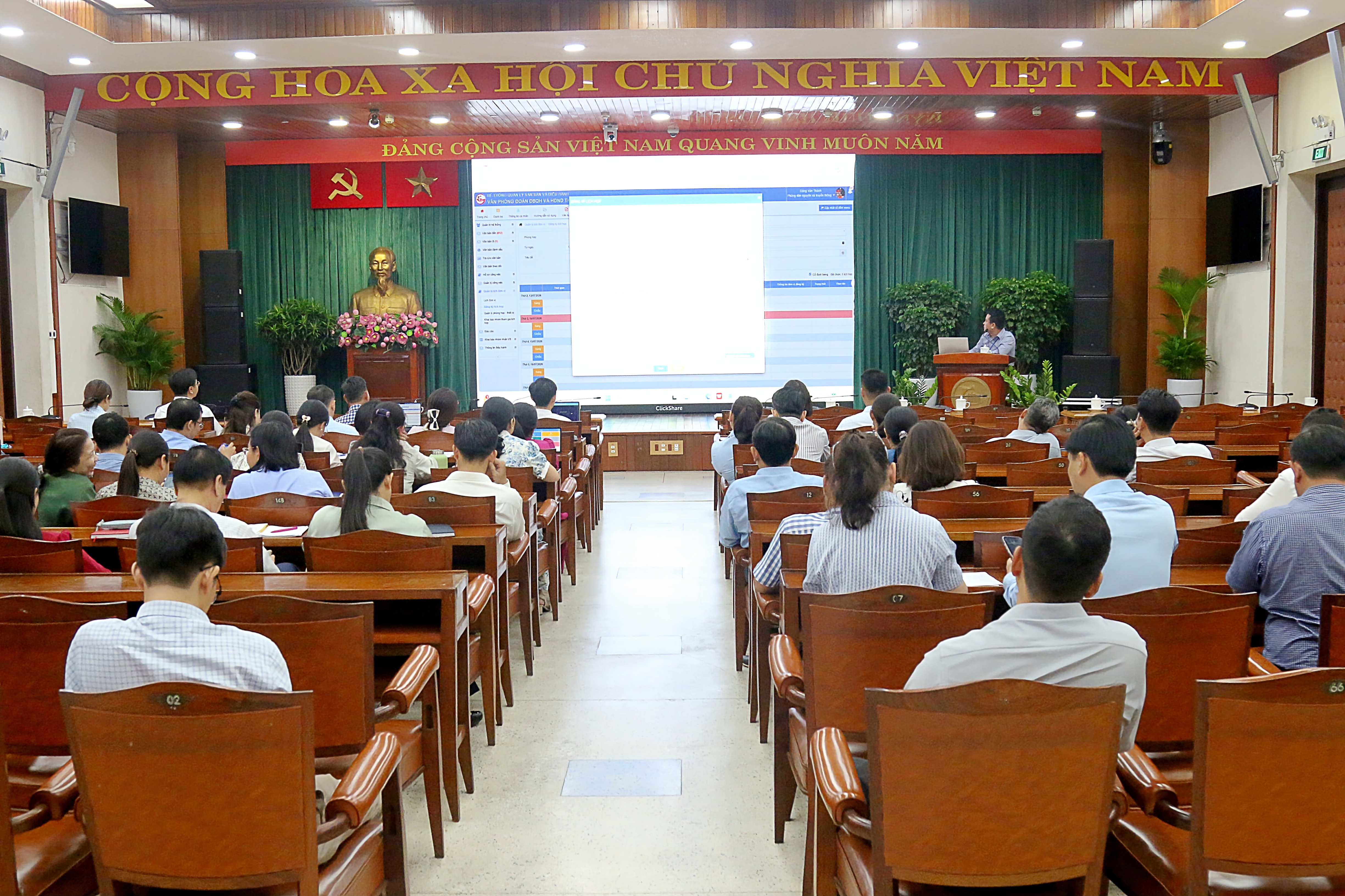 Tập huấn sử dụng Hệ thống Quản lý văn bản, chỉ đạo điều hành và Lịch công tác dùng chung Thành phố