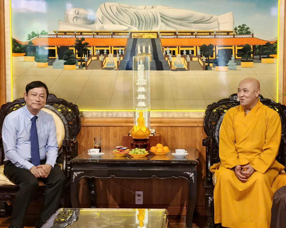 Lãnh đạo TPHCM chúc mừng Đại lễ Phật đản tại Tổ đình Hội Khánh