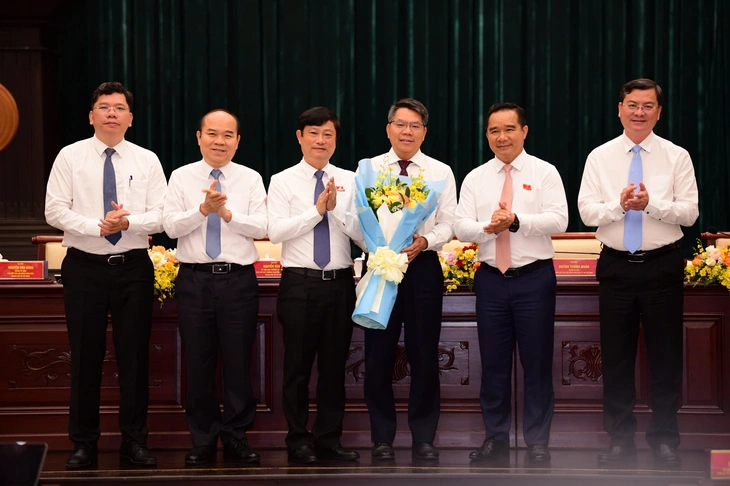 Bầu Giám đốc Sở Khoa học và Công nghệ Lê Văn Thăng làm Ủy viên UBND TP.HCM