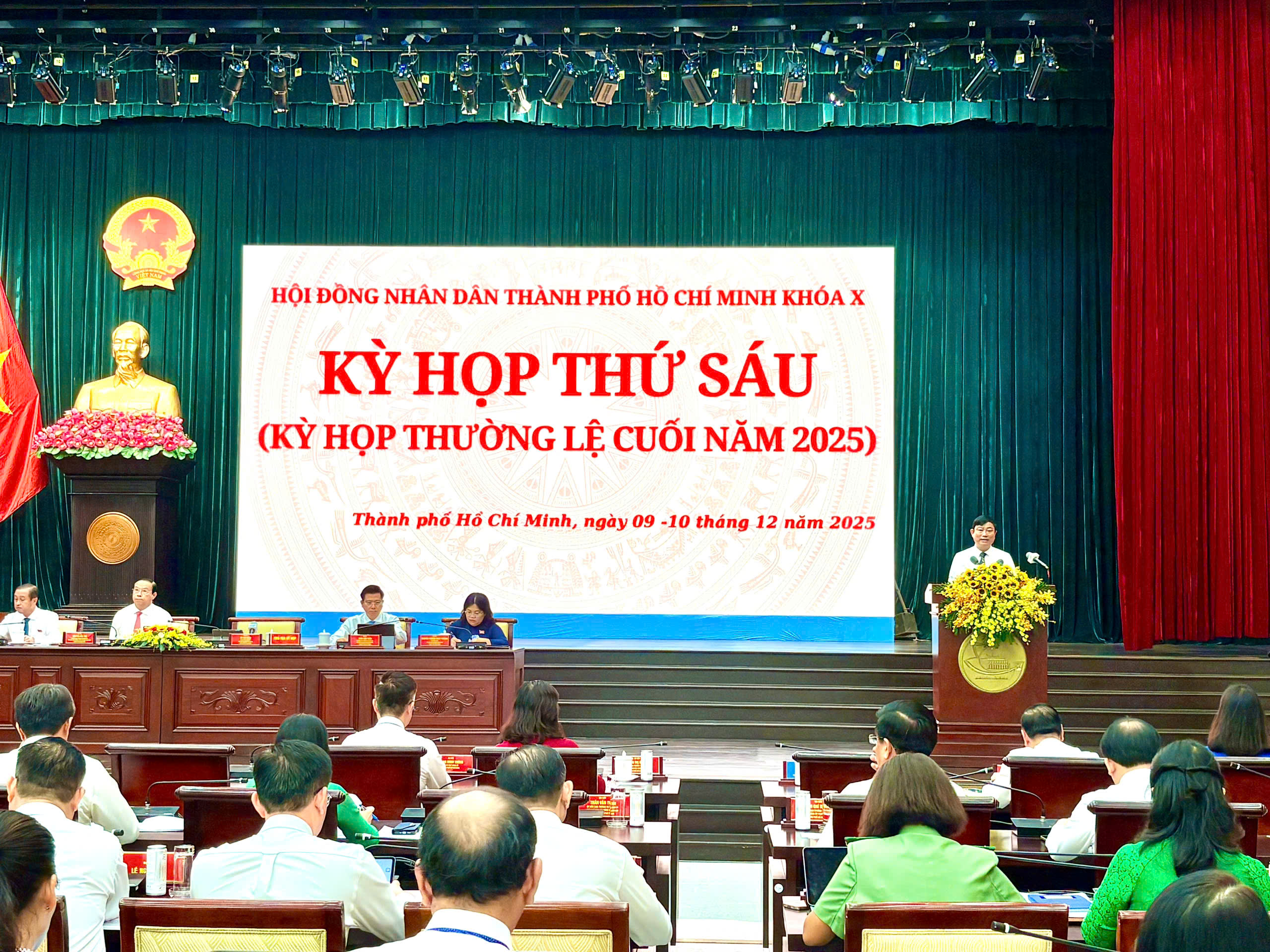 Khai mạc Kỳ họp thứ sáu Hội đồng nhân dân Khóa X: Hoàn thiện cơ chế, chính sách cho giai đoạn phát triển 2026 - 2030 