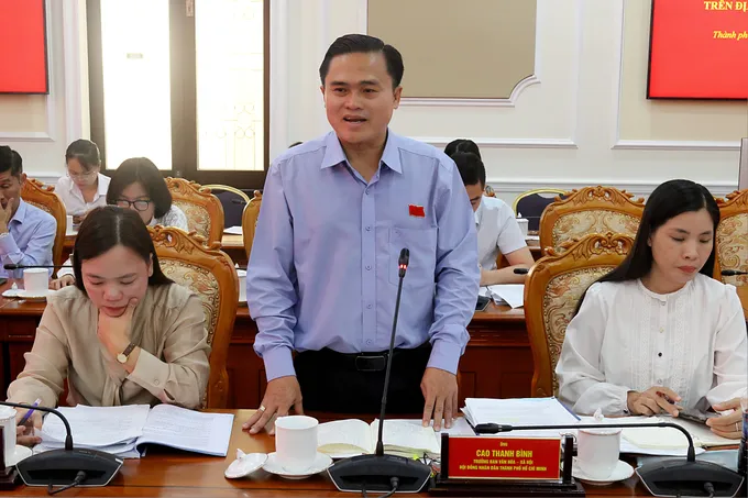 Áp lực kiểm soát an toàn thực phẩm với thức ăn đường phố, bữa ăn học đường